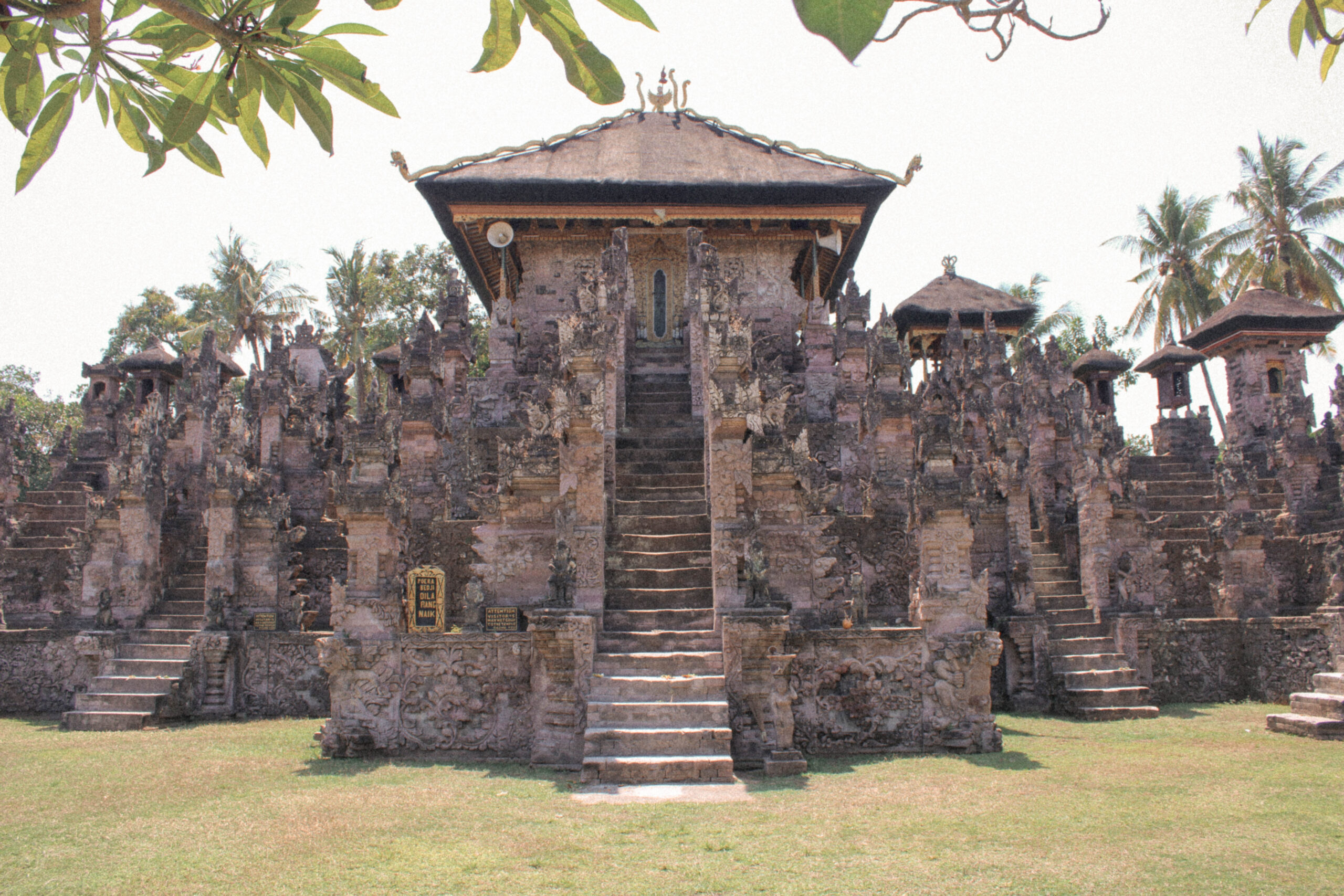 Pura beji sangsit